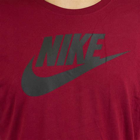 nike t shirt rot schwarz|Nike T.